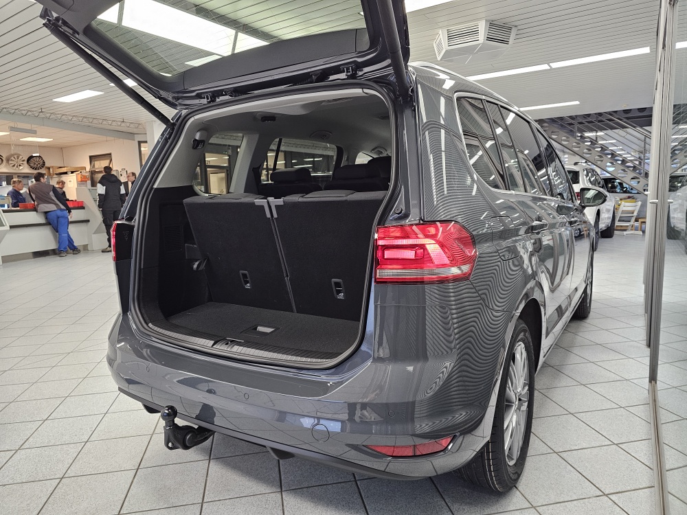 VW Touran bei Hoffmann Automobile in Wolfsburg kaufen und sofort mitnehmen - Bild 2