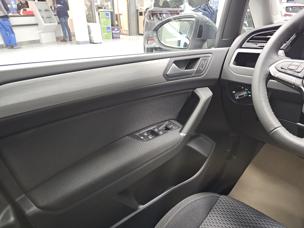 VW Touran bei Hoffmann Automobile in Wolfsburg kaufen und sofort mitnehmen - Bild 21