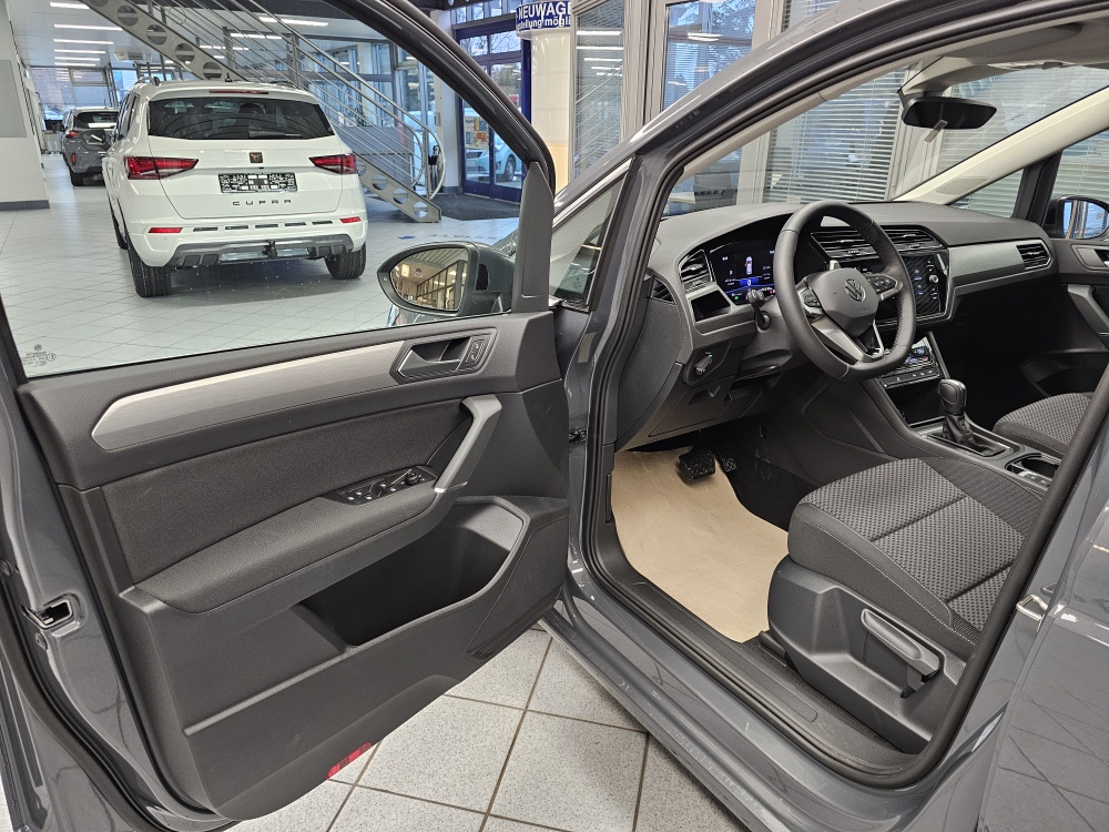VW Touran bei Hoffmann Automobile in Wolfsburg kaufen und sofort mitnehmen - Bild 25