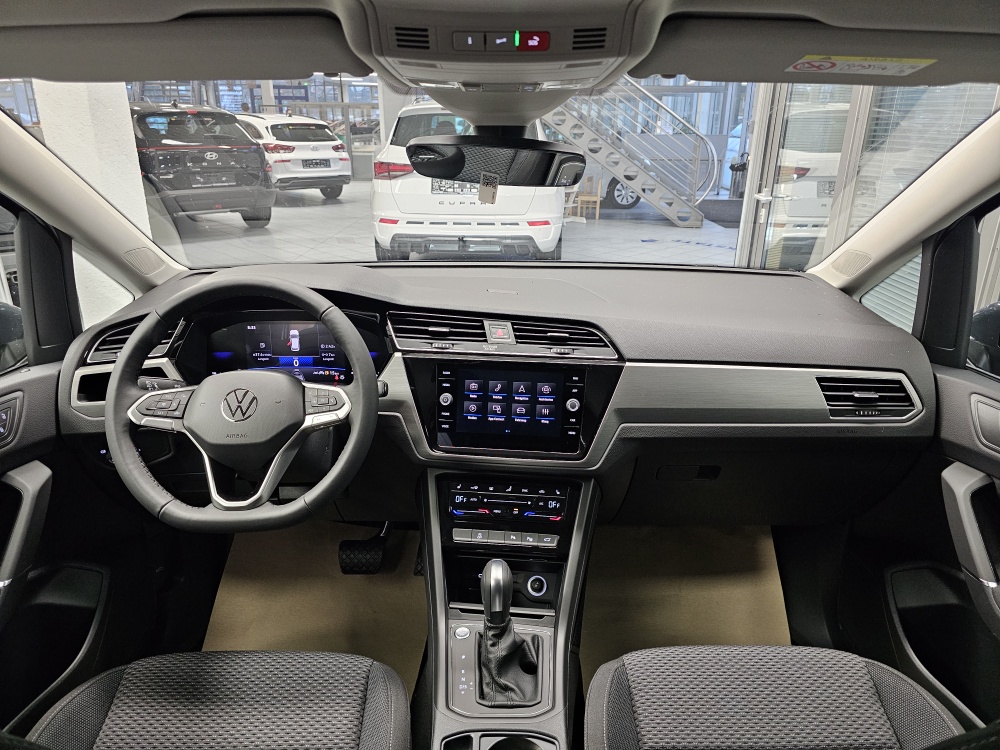 VW Touran bei Hoffmann Automobile in Wolfsburg kaufen und sofort mitnehmen - Bild 8