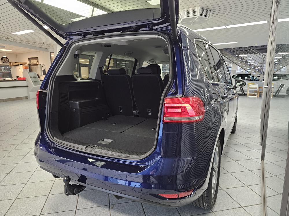 VW Touran bei Hoffmann Automobile in Wolfsburg kaufen und sofort mitnehmen - Bild 2