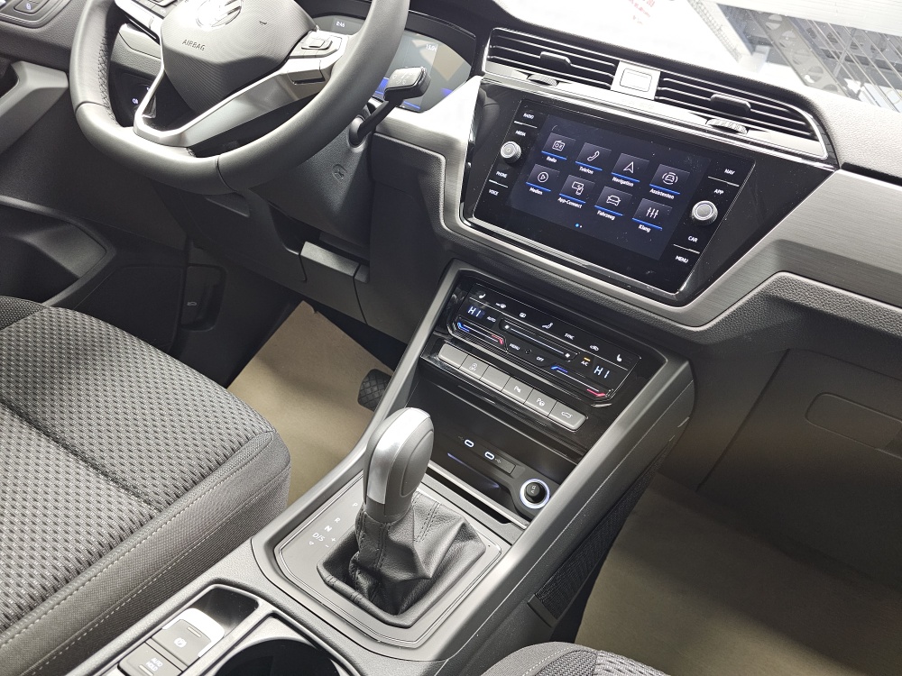 VW Touran bei Hoffmann Automobile in Wolfsburg kaufen und sofort mitnehmen - Bild 10