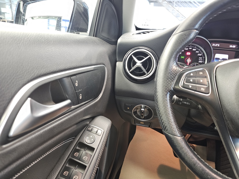Mercedes-Benz GLA 200  bei Hoffmann Automobile in Wolfsburg kaufen und sofort mitnehmen - Bild 18