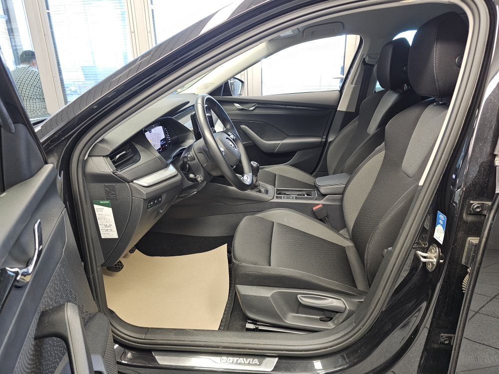Skoda Octavia Combi  bei Hoffmann Automobile in Wolfsburg kaufen und sofort mitnehmen - Bild 23