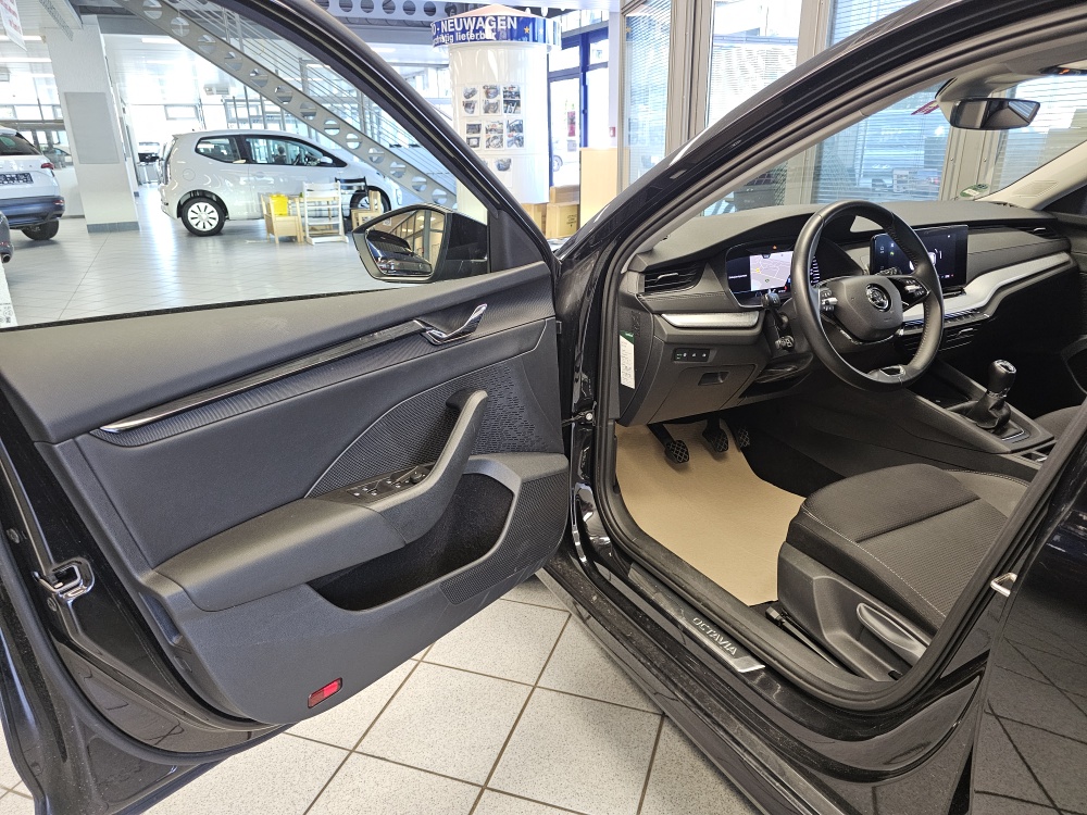 Skoda Octavia Combi  bei Hoffmann Automobile in Wolfsburg kaufen und sofort mitnehmen - Bild 24