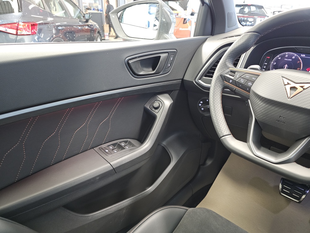 Cupra Ateca bei Hoffmann Automobile in Wolfsburg kaufen und sofort mitnehmen - Bild 24