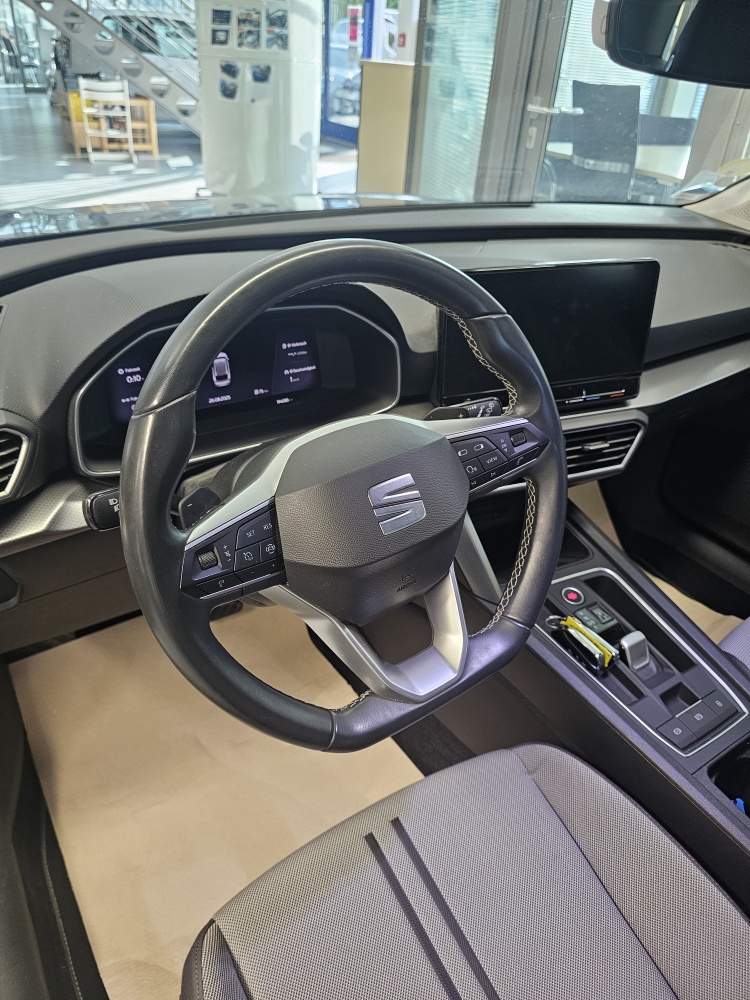 Seat Leon Sportstourer  ST  bei Hoffmann Automobile in Wolfsburg kaufen und sofort mitnehmen - Bild 12