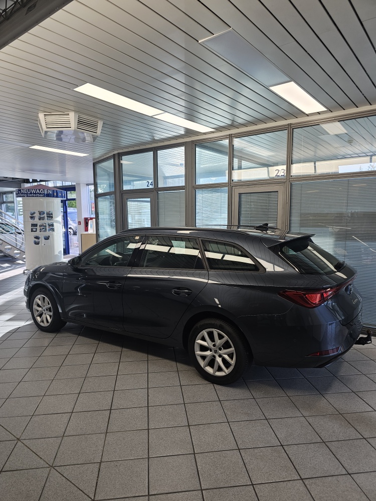 Seat Leon Sportstourer  ST  bei Hoffmann Automobile in Wolfsburg kaufen und sofort mitnehmen - Bild 13
