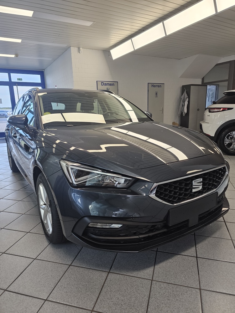 Seat Leon Sportstourer  ST  bei Hoffmann Automobile in Wolfsburg kaufen und sofort mitnehmen - Bild 16