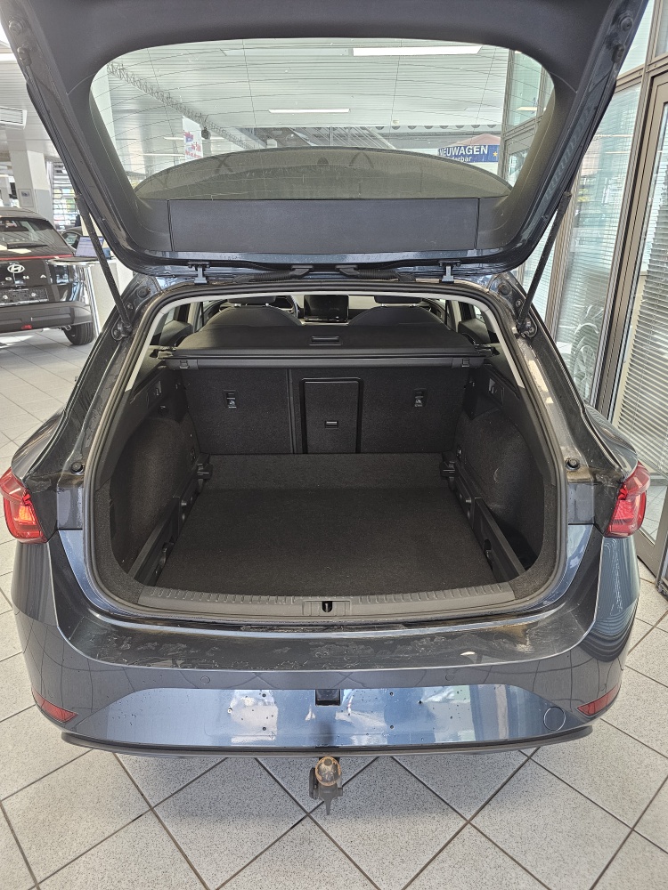 Seat Leon Sportstourer  ST  bei Hoffmann Automobile in Wolfsburg kaufen und sofort mitnehmen - Bild 2