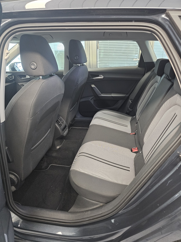 Seat Leon Sportstourer  ST  bei Hoffmann Automobile in Wolfsburg kaufen und sofort mitnehmen - Bild 4
