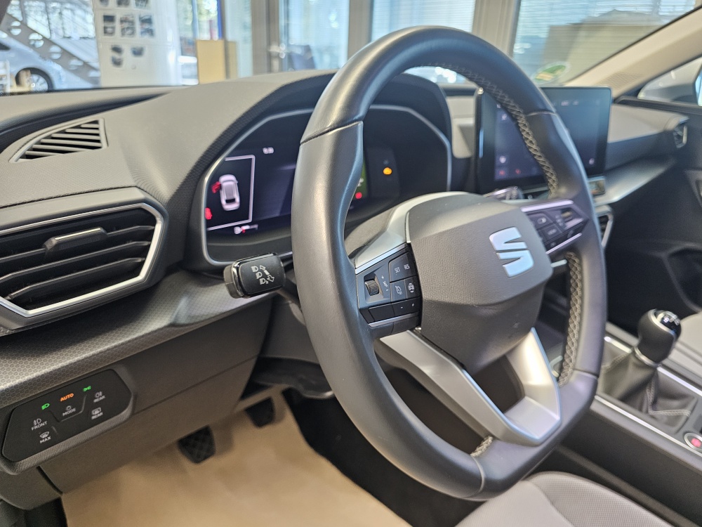 Seat Leon Sportstourer  ST  bei Hoffmann Automobile in Wolfsburg kaufen und sofort mitnehmen - Bild 19