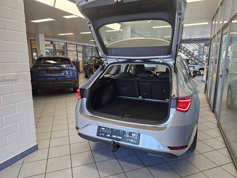 Seat Leon Sportstourer  ST  bei Hoffmann Automobile in Wolfsburg kaufen und sofort mitnehmen - Bild 2