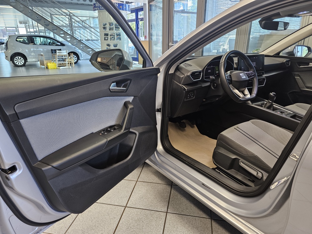 Seat Leon Sportstourer  ST  bei Hoffmann Automobile in Wolfsburg kaufen und sofort mitnehmen - Bild 21