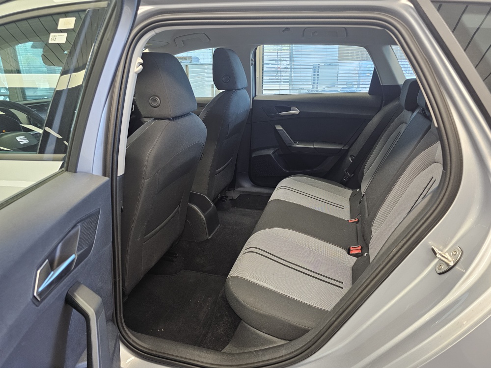Seat Leon Sportstourer  ST  bei Hoffmann Automobile in Wolfsburg kaufen und sofort mitnehmen - Bild 5