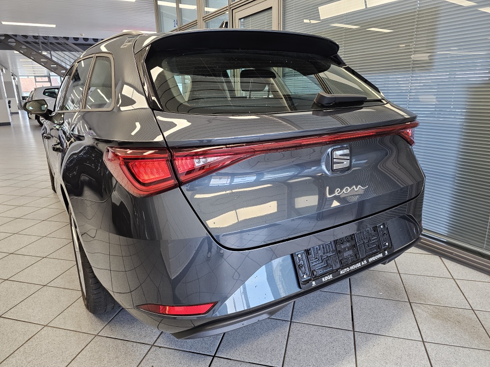 Seat Leon Sportstourer  ST  bei Hoffmann Automobile in Wolfsburg kaufen und sofort mitnehmen - Bild 2