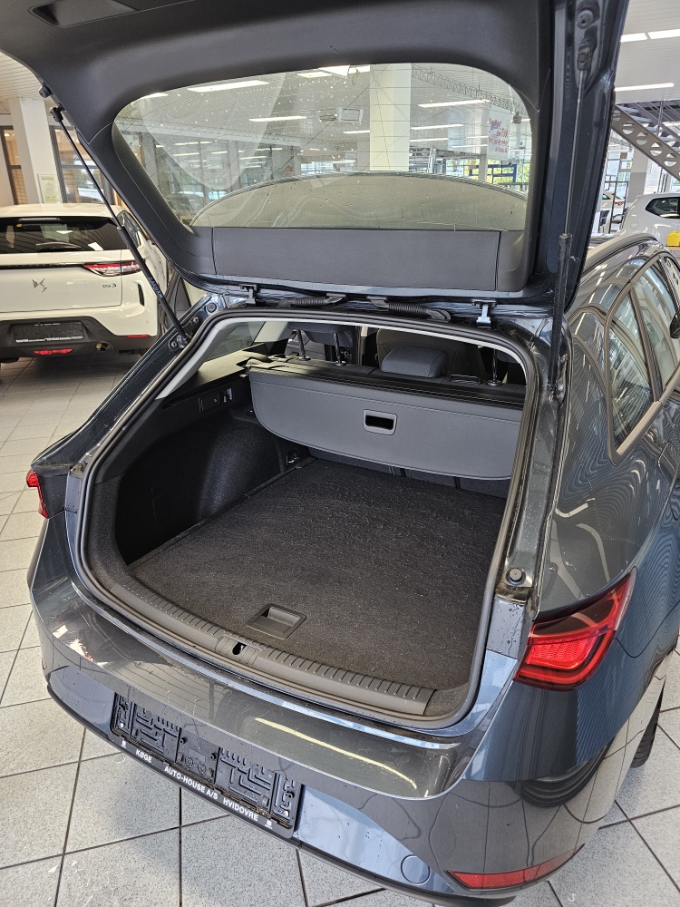 Seat Leon Sportstourer  ST  bei Hoffmann Automobile in Wolfsburg kaufen und sofort mitnehmen - Bild 4