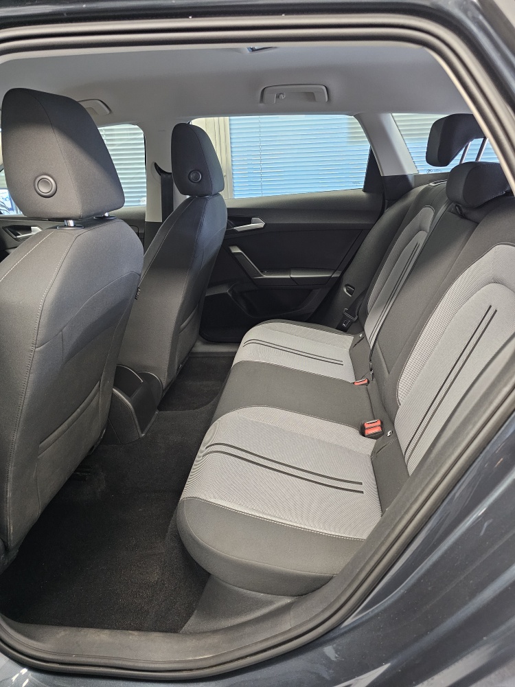 Seat Leon Sportstourer  ST  bei Hoffmann Automobile in Wolfsburg kaufen und sofort mitnehmen - Bild 5