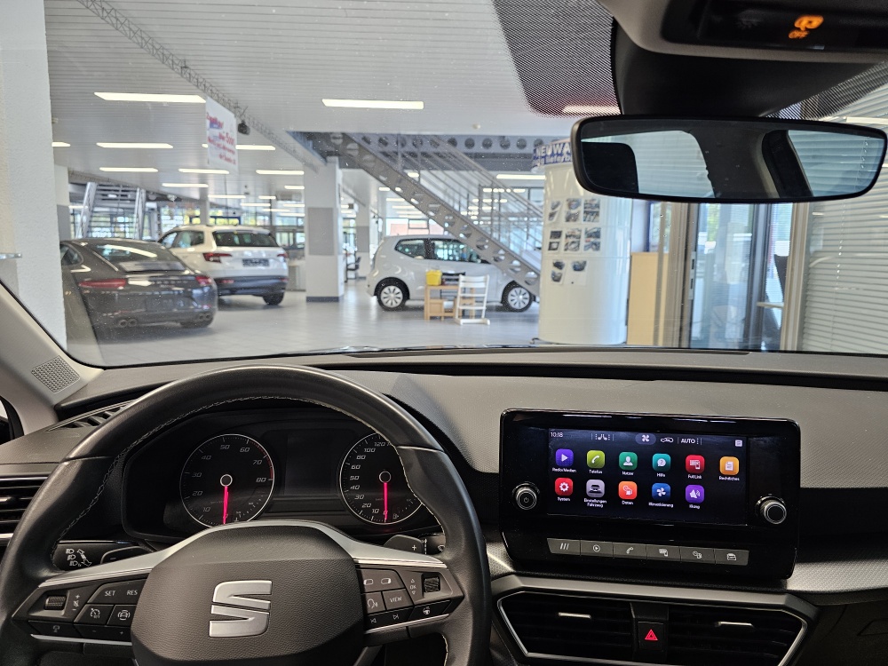 Seat Leon Sportstourer  ST  bei Hoffmann Automobile in Wolfsburg kaufen und sofort mitnehmen - Bild 8