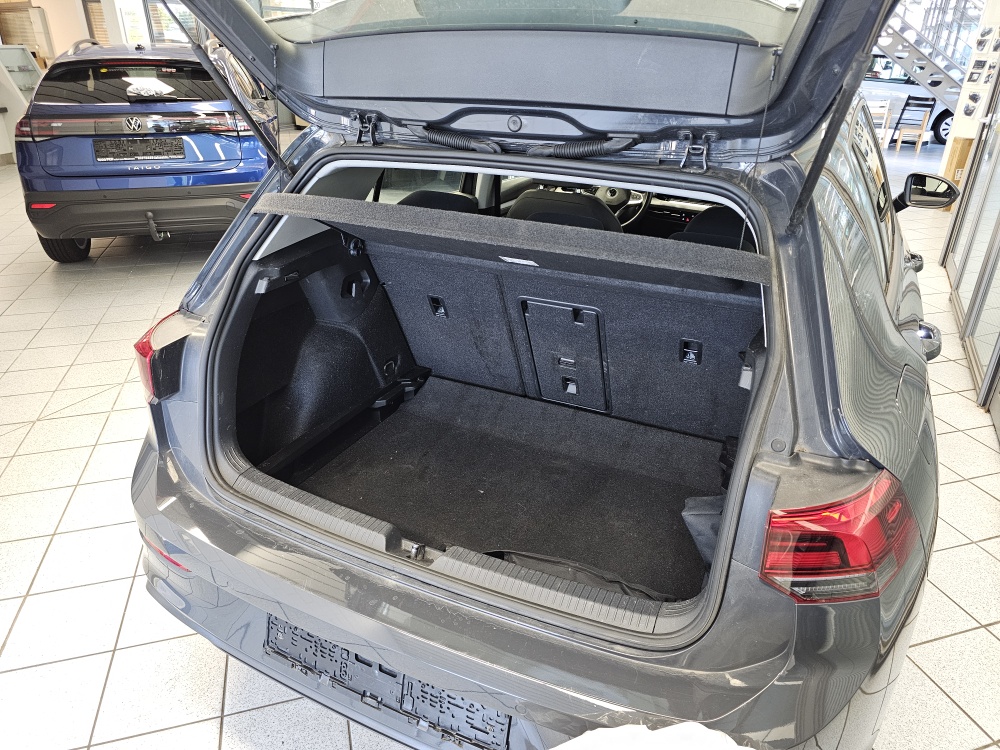 VW Golf  bei Hoffmann Automobile in Wolfsburg kaufen und sofort mitnehmen - Bild 2