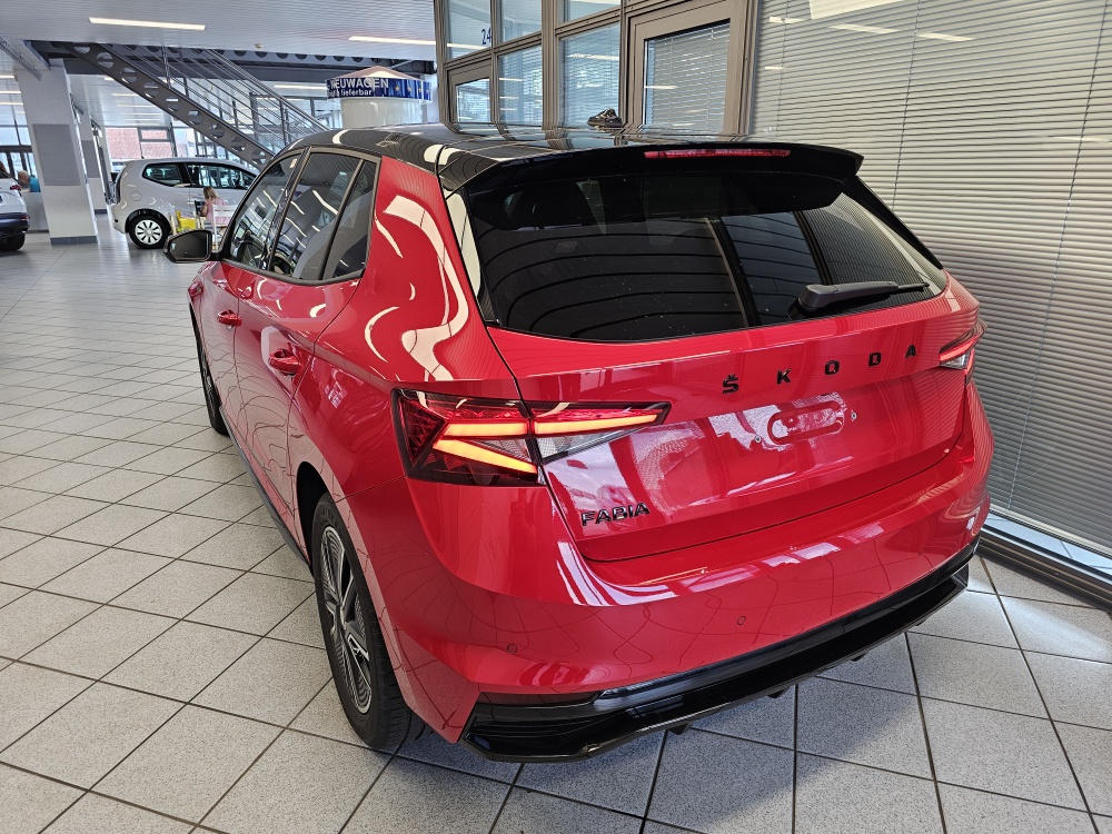 Skoda Fabia  bei Hoffmann Automobile in Wolfsburg kaufen und sofort mitnehmen - Bild 3