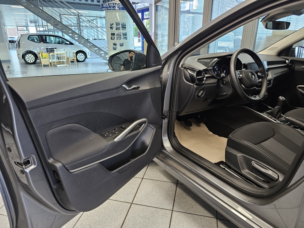 Skoda Fabia  bei Hoffmann Automobile in Wolfsburg kaufen und sofort mitnehmen - Bild 18