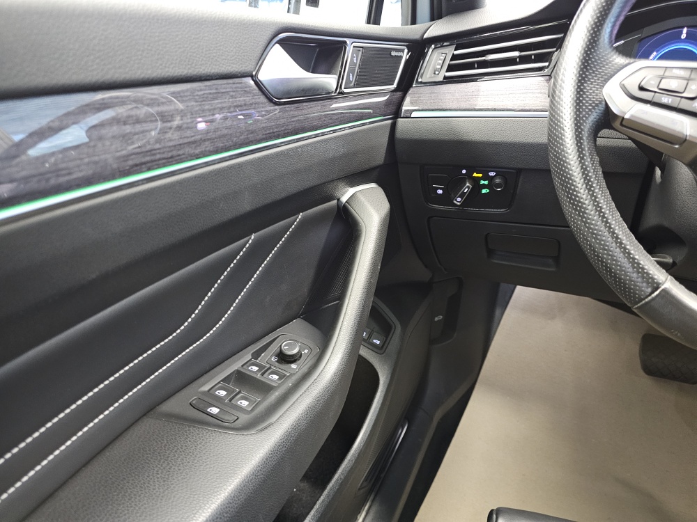 VW Passat Variant  bei Hoffmann Automobile in Wolfsburg kaufen und sofort mitnehmen - Bild 18