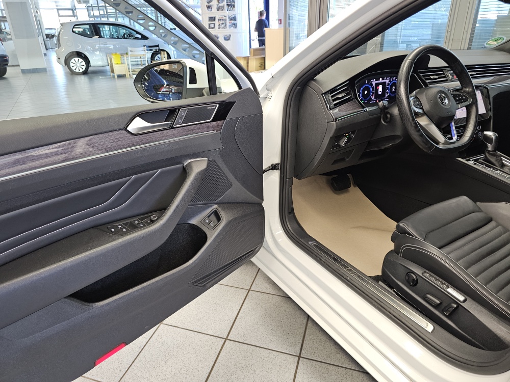 VW Passat Variant  bei Hoffmann Automobile in Wolfsburg kaufen und sofort mitnehmen - Bild 24