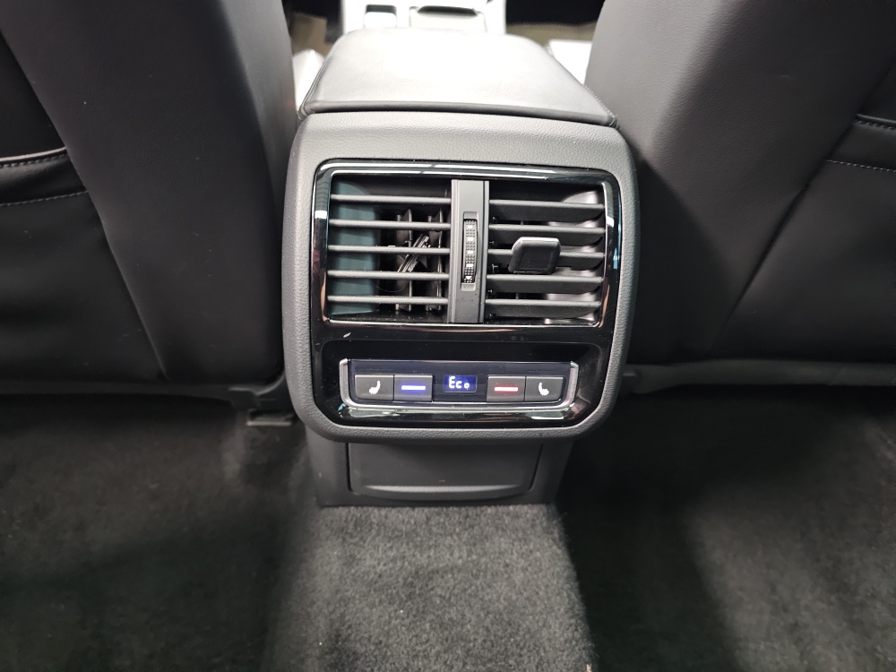 VW Passat Variant  bei Hoffmann Automobile in Wolfsburg kaufen und sofort mitnehmen - Bild 8