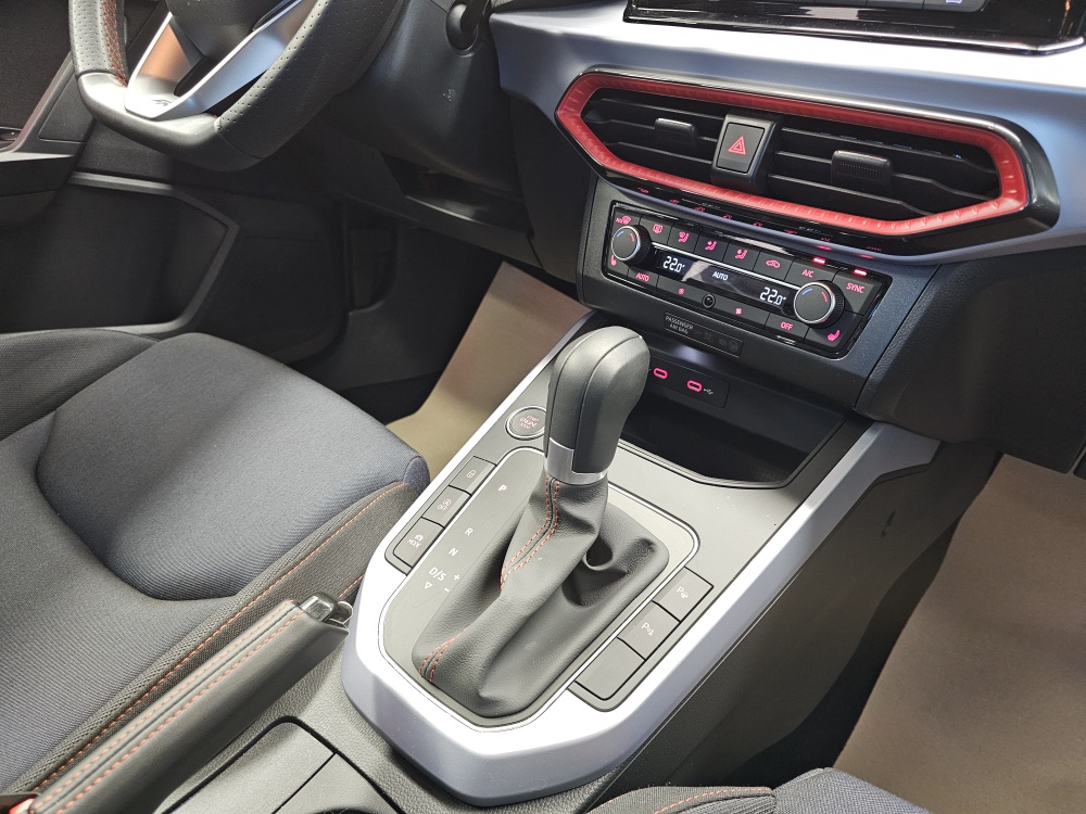 Seat Arona  bei Hoffmann Automobile in Wolfsburg kaufen und sofort mitnehmen - Bild 6