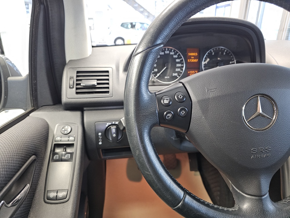 Mercedes-Benz A 180  bei Hoffmann Automobile in Wolfsburg kaufen und sofort mitnehmen - Bild 10