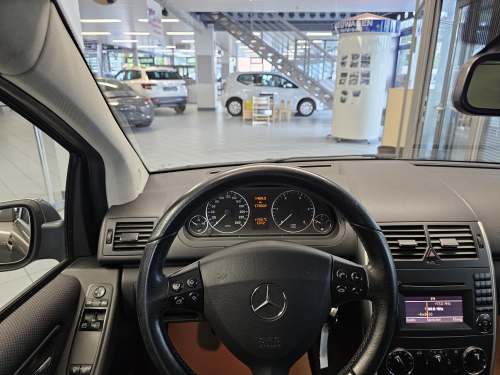 Mercedes-Benz A 180  bei Hoffmann Automobile in Wolfsburg kaufen und sofort mitnehmen - Bild 12
