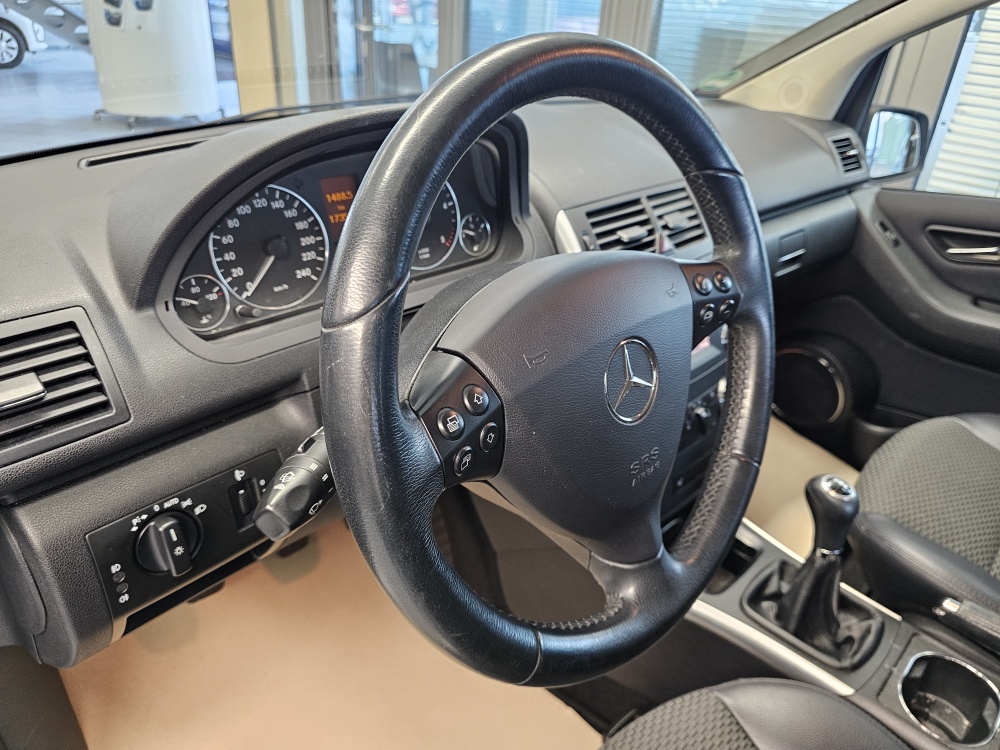 Mercedes-Benz A 180  bei Hoffmann Automobile in Wolfsburg kaufen und sofort mitnehmen - Bild 13