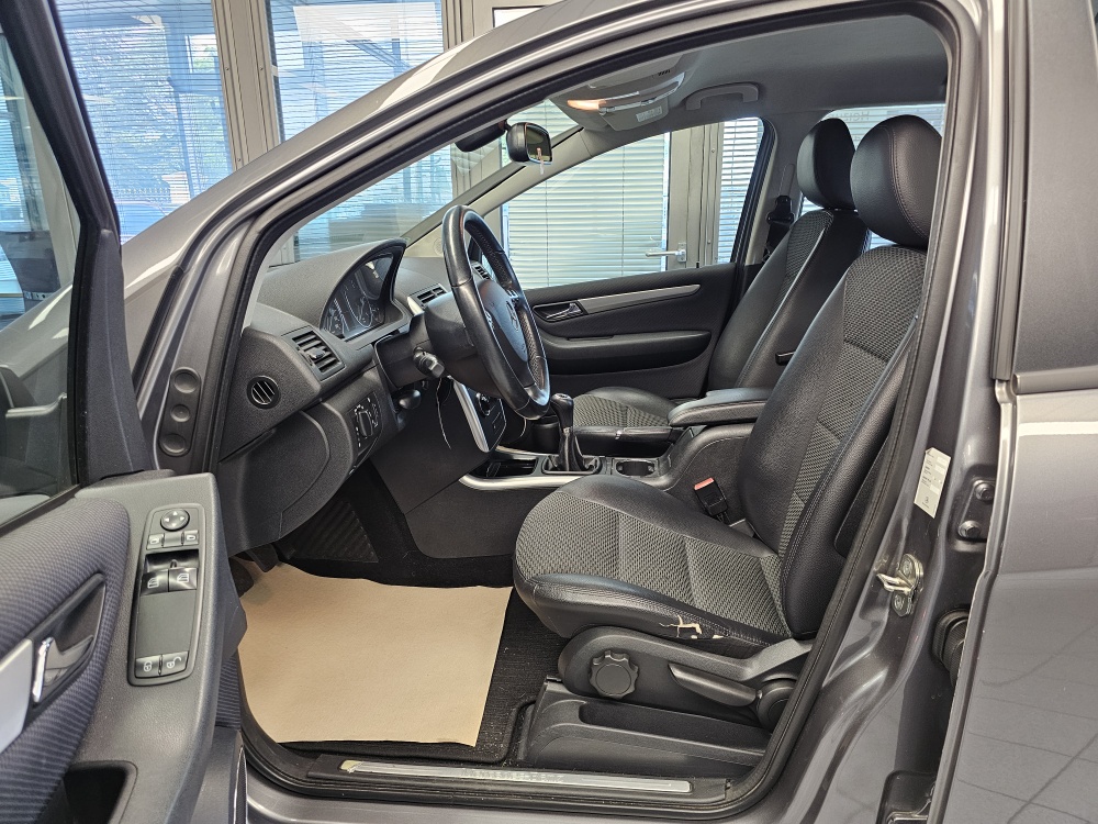 Mercedes-Benz A 180  bei Hoffmann Automobile in Wolfsburg kaufen und sofort mitnehmen - Bild 14