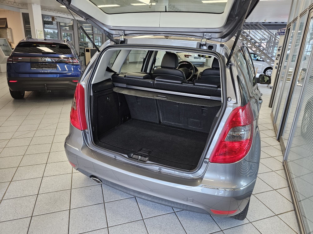 Mercedes-Benz A 180  bei Hoffmann Automobile in Wolfsburg kaufen und sofort mitnehmen - Bild 2