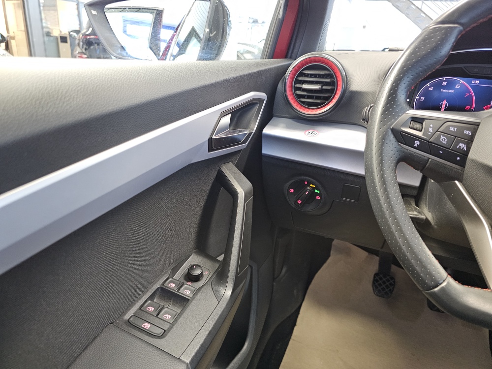 Seat Arona  bei Hoffmann Automobile in Wolfsburg kaufen und sofort mitnehmen - Bild 18