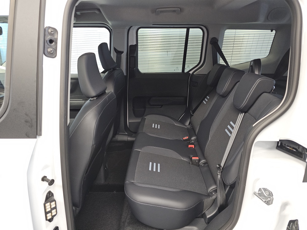 Ford Tourneo Courier  bei Hoffmann Automobile in Wolfsburg kaufen und sofort mitnehmen - Bild 4