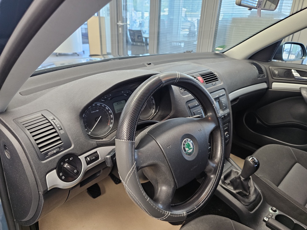 Skoda Octavia Combi  bei Hoffmann Automobile in Wolfsburg kaufen und sofort mitnehmen - Bild 10