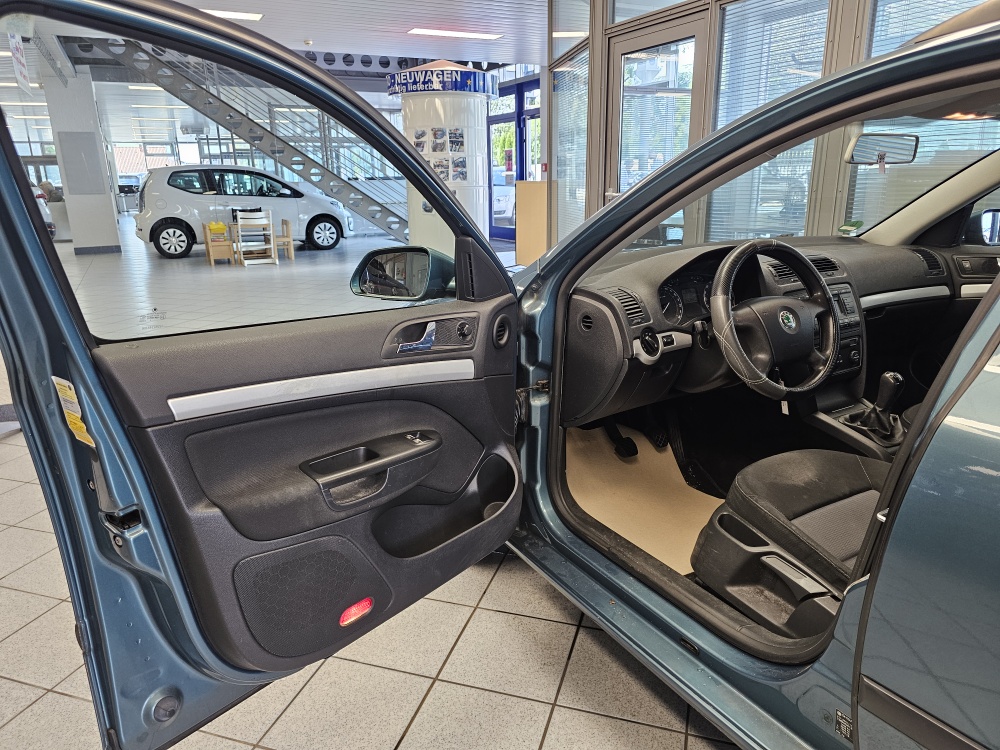 Skoda Octavia Combi  bei Hoffmann Automobile in Wolfsburg kaufen und sofort mitnehmen - Bild 12