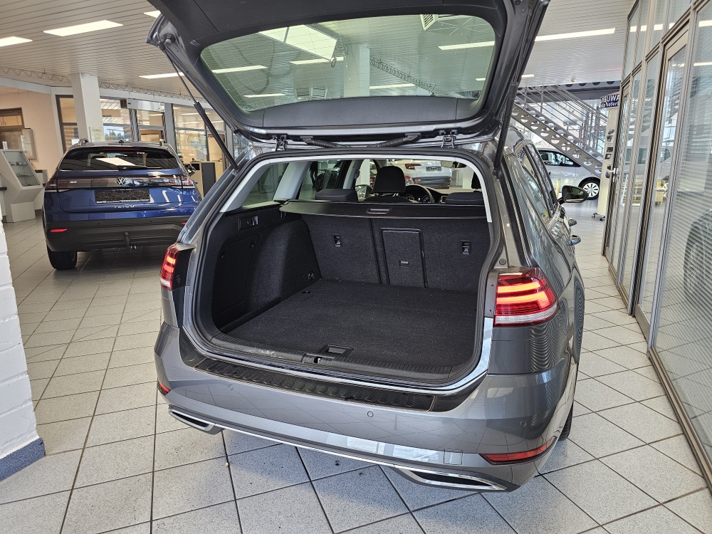 VW Golf Variant  bei Hoffmann Automobile in Wolfsburg kaufen und sofort mitnehmen - Bild 2