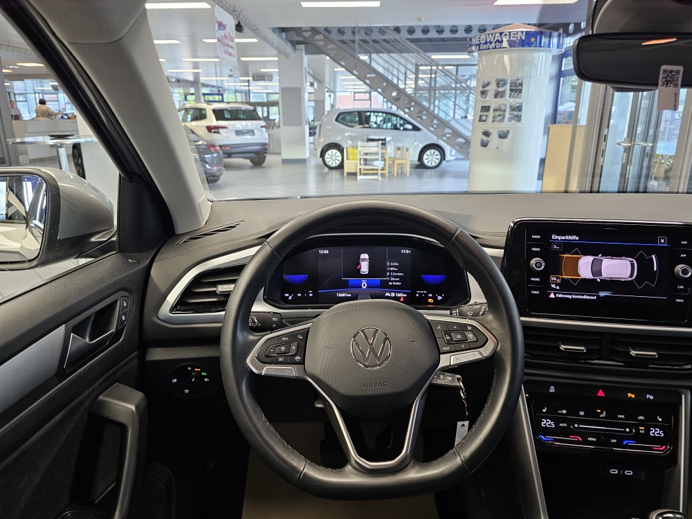 VW T-Roc  bei Hoffmann Automobile in Wolfsburg kaufen und sofort mitnehmen - Bild 16