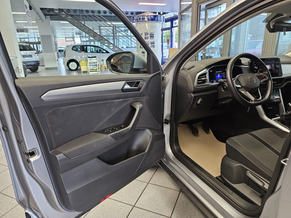 VW T-Roc  bei Hoffmann Automobile in Wolfsburg kaufen und sofort mitnehmen - Bild 19