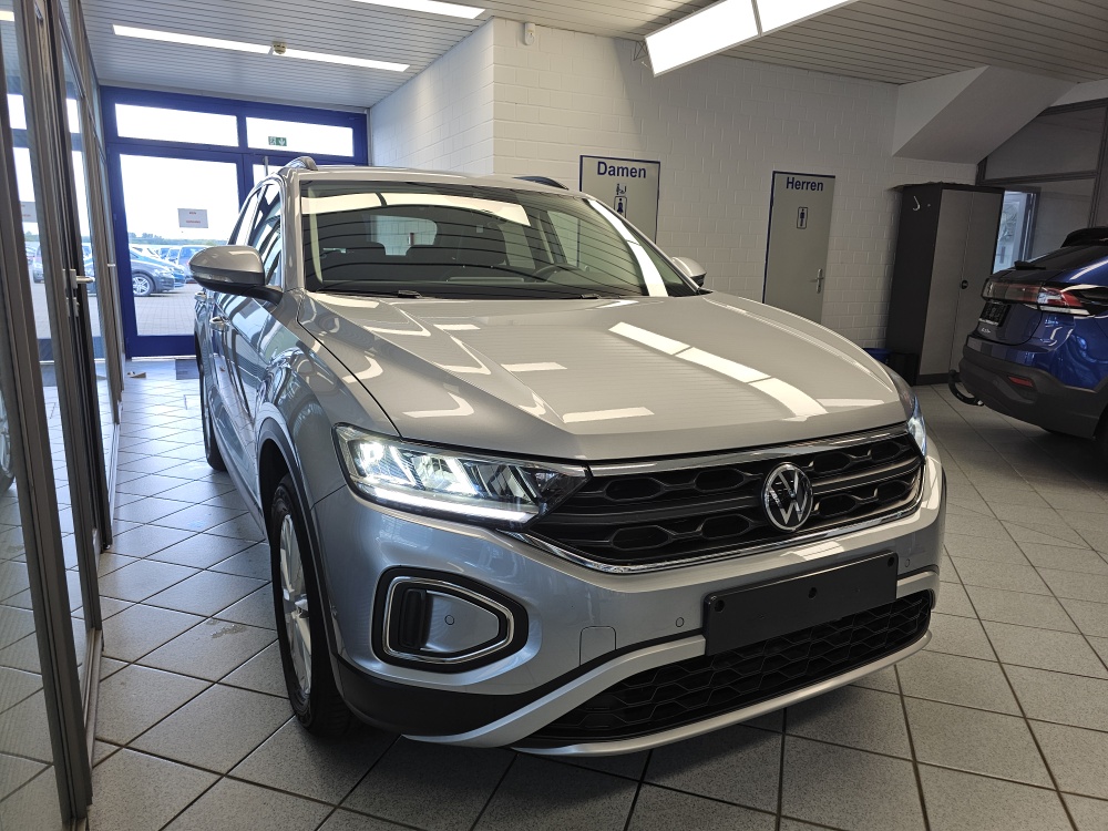 VW T-Roc  bei Hoffmann Automobile in Wolfsburg kaufen und sofort mitnehmen - Bild 23