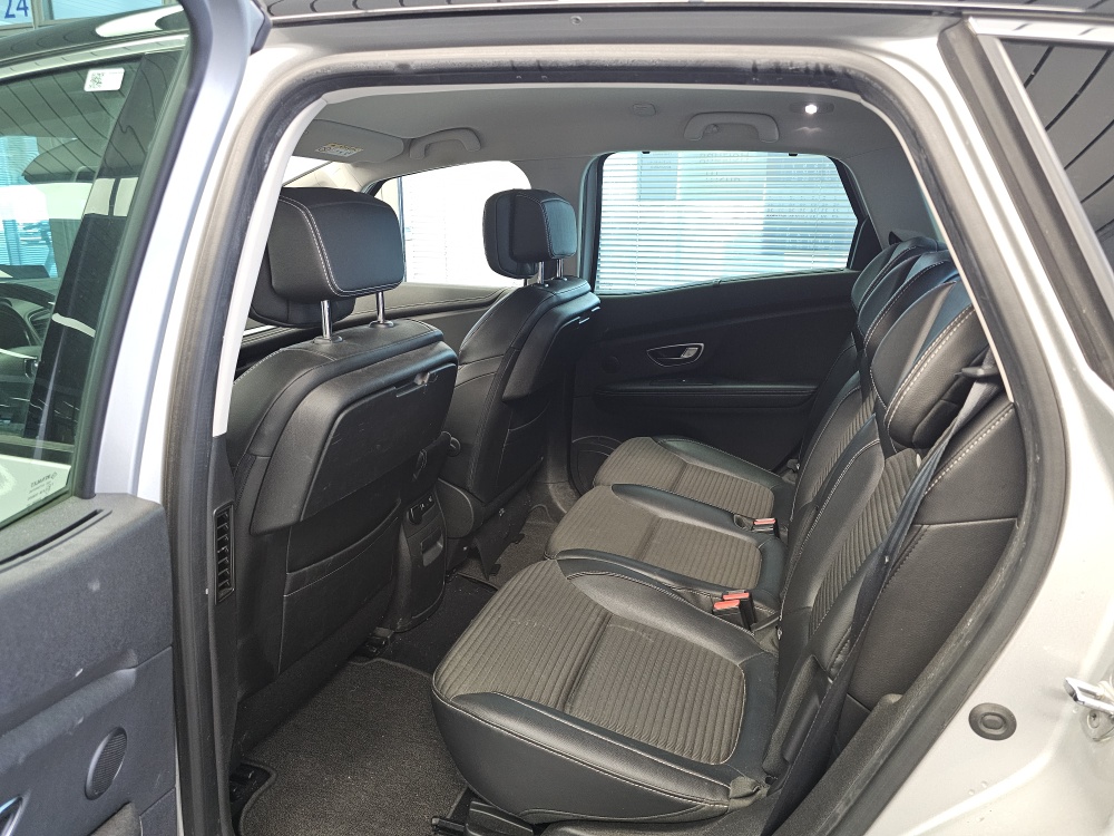 Renault Scenic  bei Hoffmann Automobile in Wolfsburg kaufen und sofort mitnehmen - Bild 4