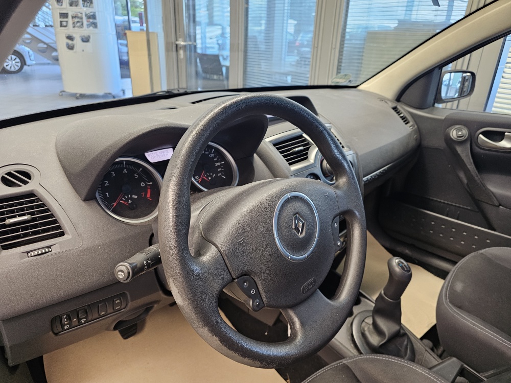 Renault Megane Grandtour  bei Hoffmann Automobile in Wolfsburg kaufen und sofort mitnehmen - Bild 12