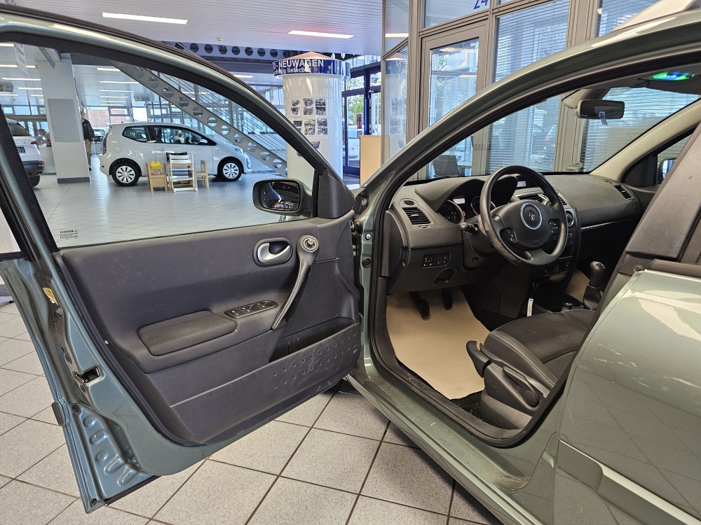 Renault Megane Grandtour  bei Hoffmann Automobile in Wolfsburg kaufen und sofort mitnehmen - Bild 14