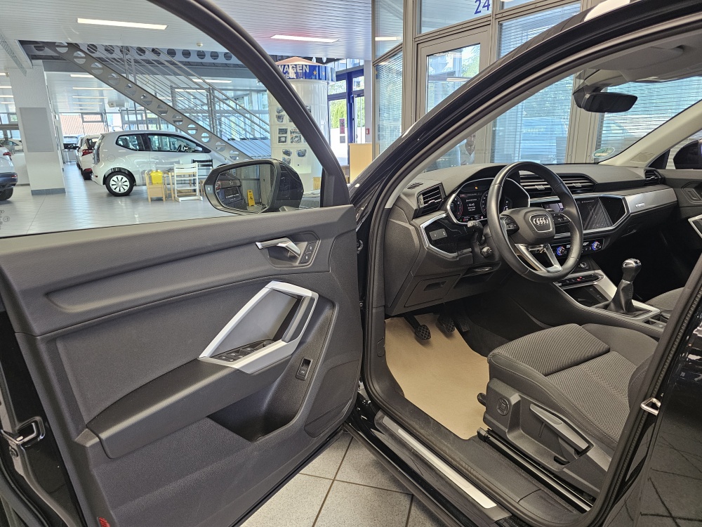 Audi Q3  bei Hoffmann Automobile in Wolfsburg kaufen und sofort mitnehmen - Bild 24