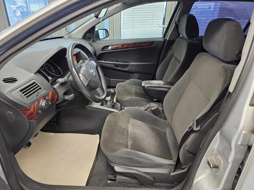 Opel Astra Caravan  bei Hoffmann Automobile in Wolfsburg kaufen und sofort mitnehmen - Bild 10