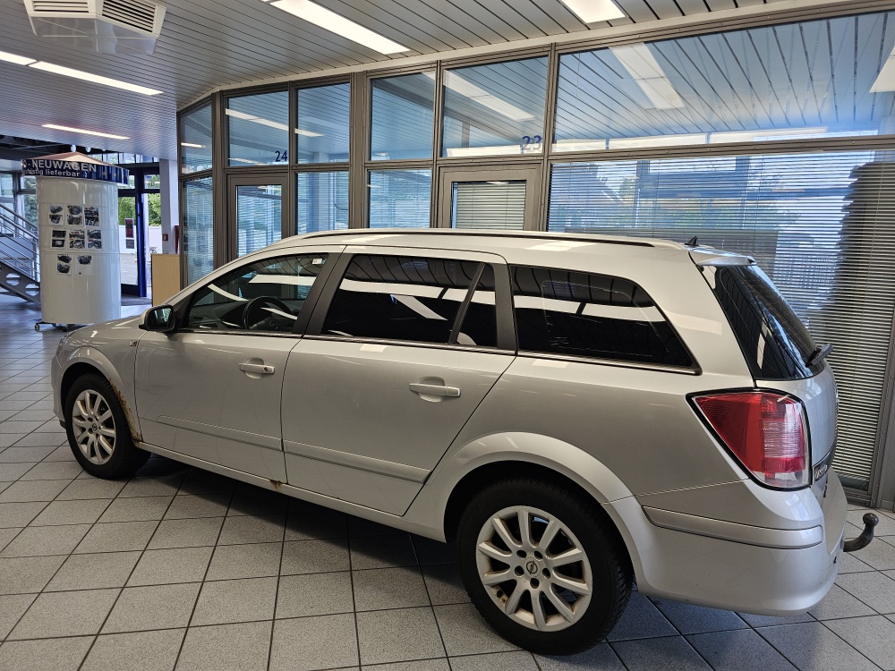 Opel Astra Caravan  bei Hoffmann Automobile in Wolfsburg kaufen und sofort mitnehmen - Bild 12
