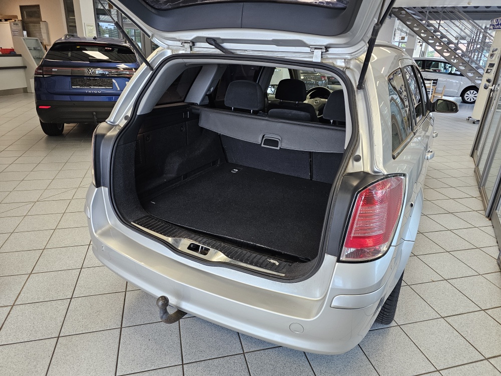 Opel Astra Caravan  bei Hoffmann Automobile in Wolfsburg kaufen und sofort mitnehmen - Bild 2